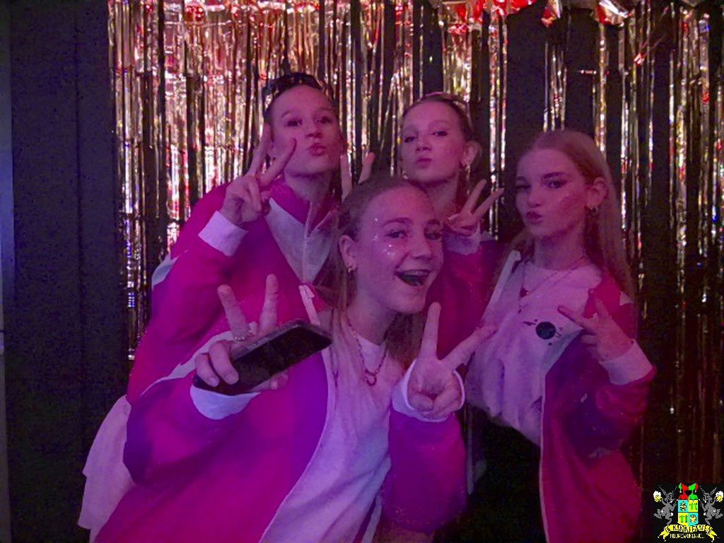 ../Images/Jeugd Opwarmbal Photobooth 067.jpg